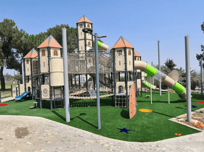 Psagot Playgrounds Washington C - transparent tube slide at 2.9 meters