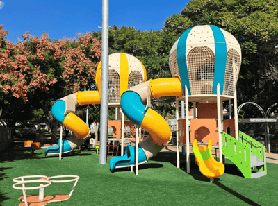 Psagot Playgrounds Balloons 2 - overhead view of twin-tower layout