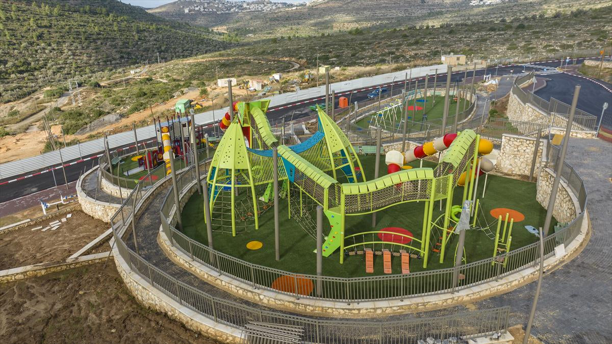 Psagot Playgrounds Dragon - massive dragon-shaped extreme play system with slides and climbing for ages 5-12