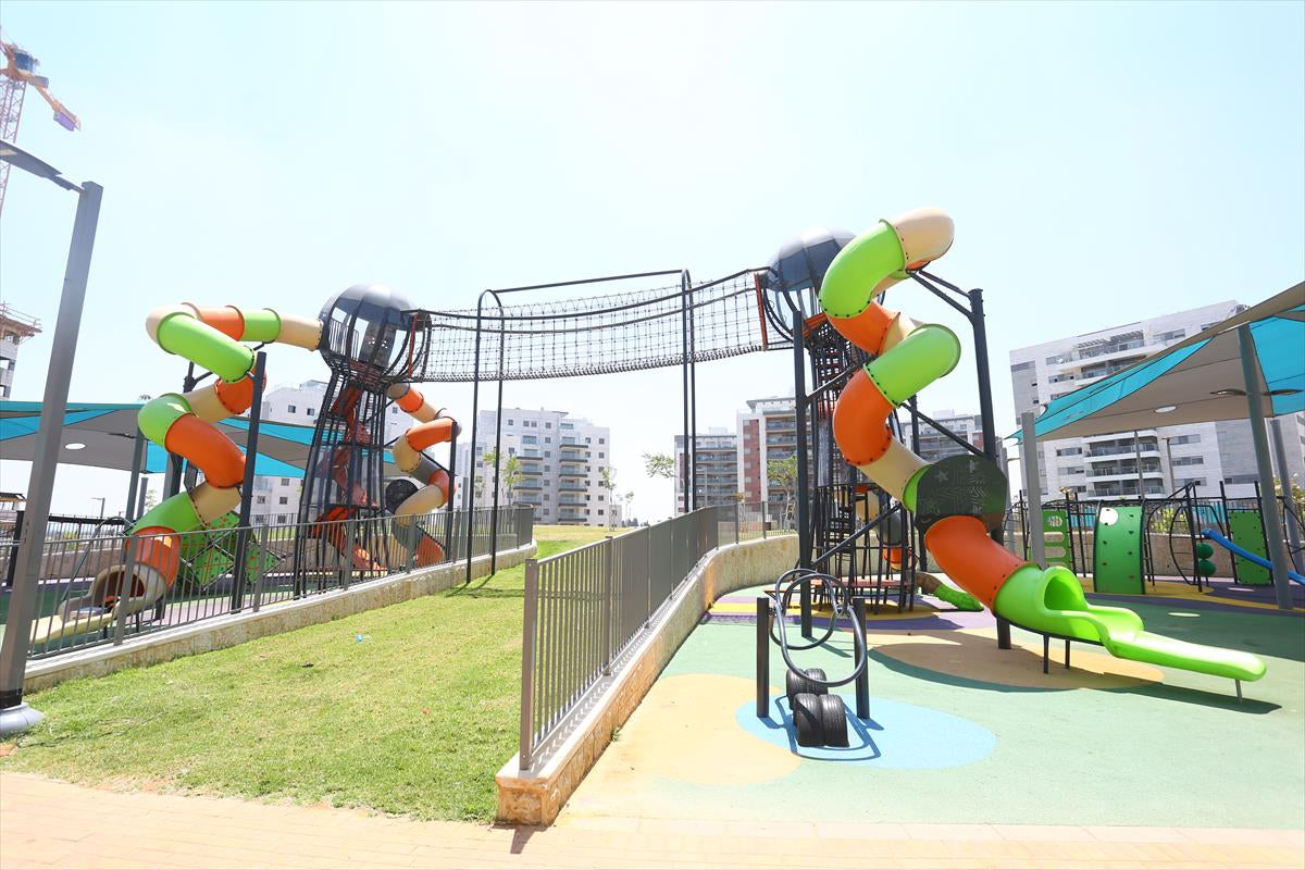 Psagot Playgrounds Bubbles B - twin-tower HDPE extreme play system with spiral tube slides for ages 5-12