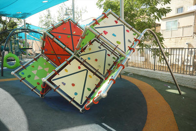 Psagot Playgrounds Climbing Cubes - side profile of structure
