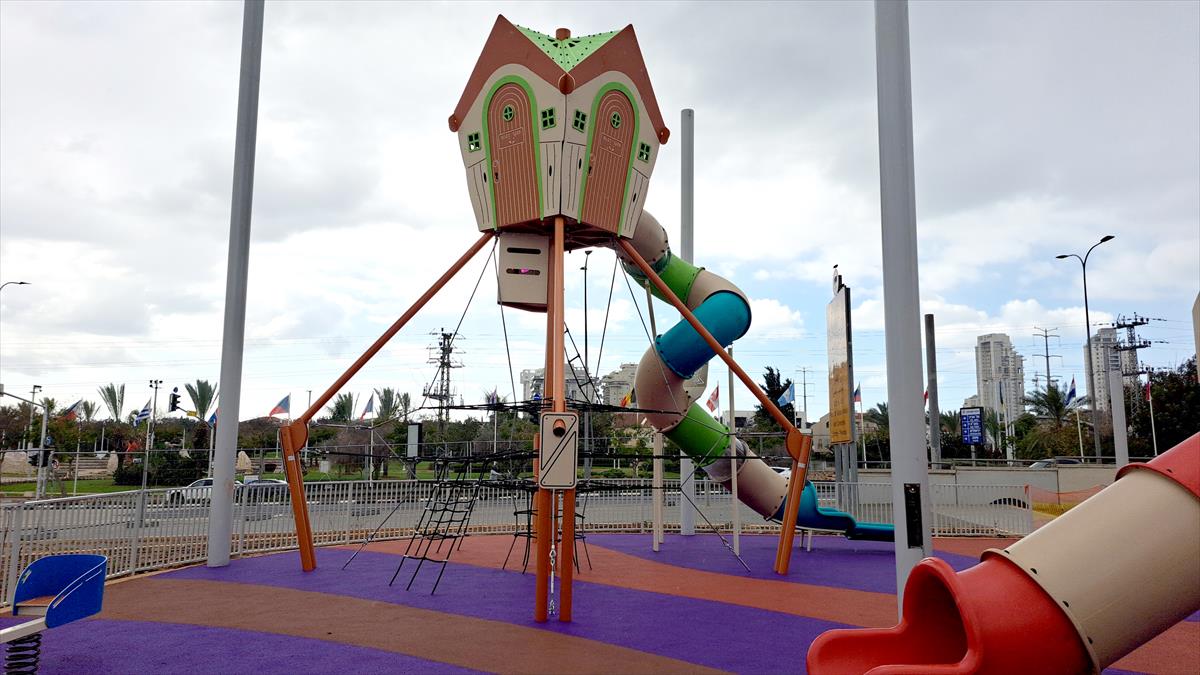 Psagot Playgrounds Long Beach 1AA - cabin play structure with rope climbing and tube slide for ages 5-12