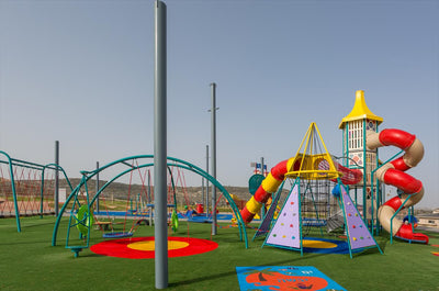 Psagot Playgrounds San Francisco E - alternate angle showing twin towers