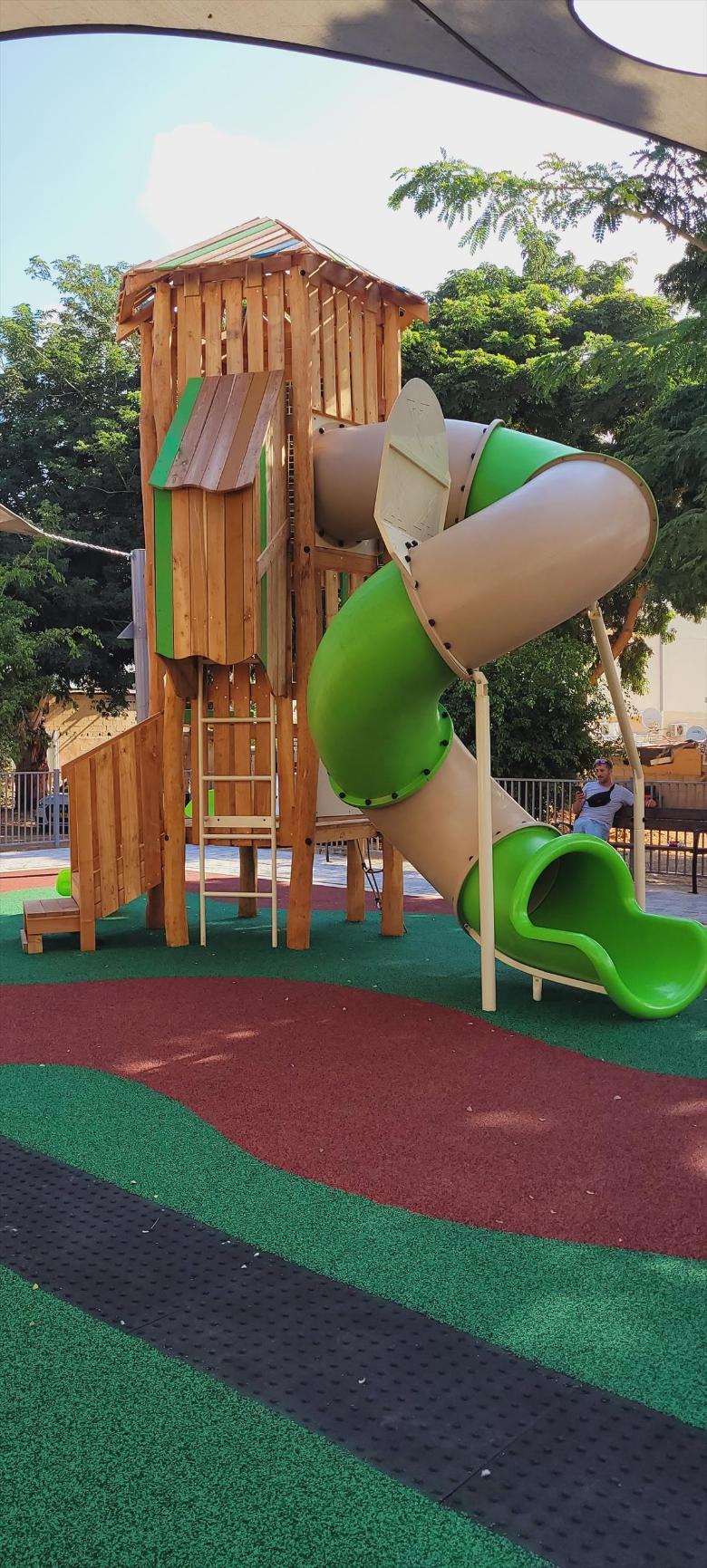 Psagot Playgrounds Fargo B - detail of hexagonal tower design