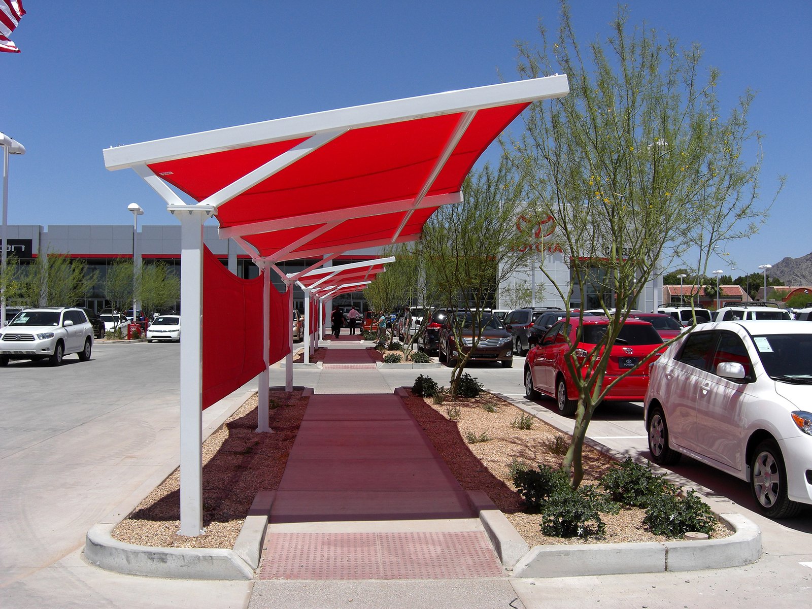 Superior Shade Camelback Cantilever