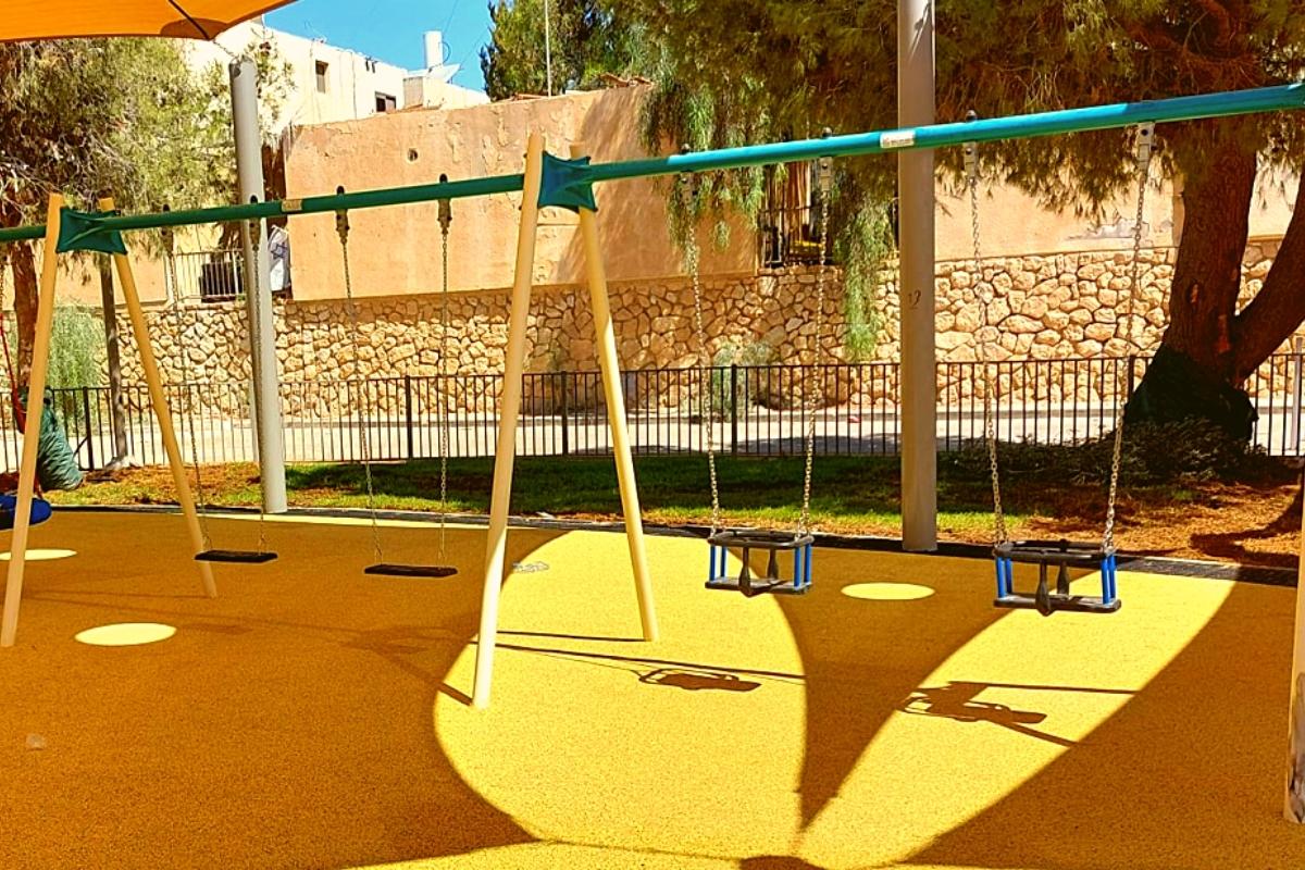 Psagot-Commercial-Playgrounds-Classic-Standard-Swing-2B-Build