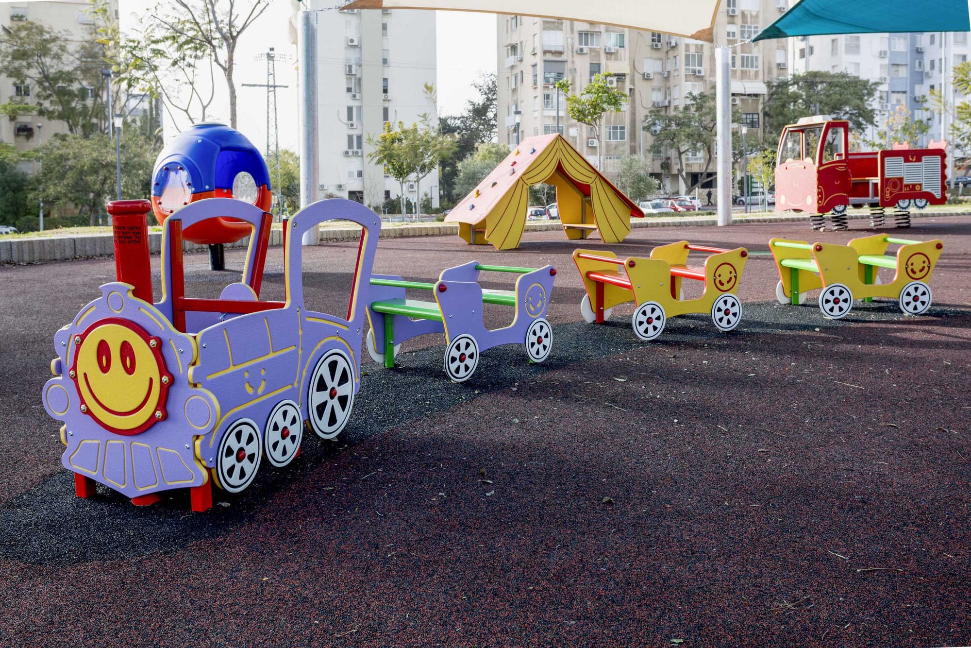 Psagot-Commercial-Playgrounds-Happy-Build-Train-Front-Right