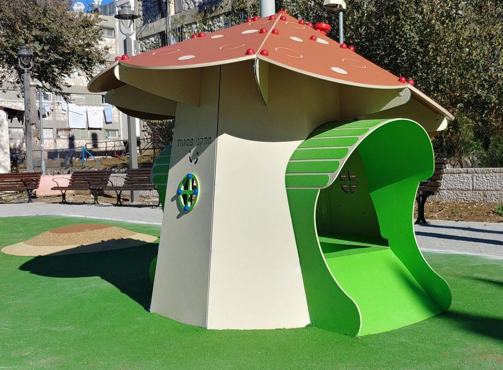 Psagot-Commercial-Playgrounds-Mushroom-House-Build-Side-Left