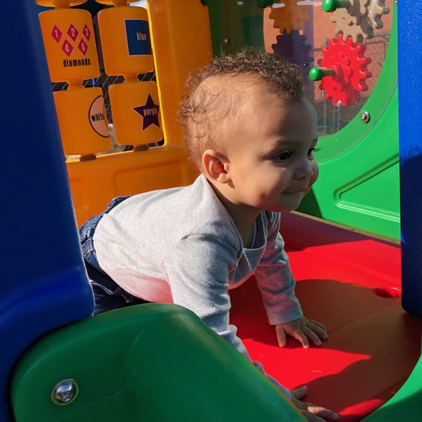 Ultra-Play-Discovery-Center-Spring-Kids-3