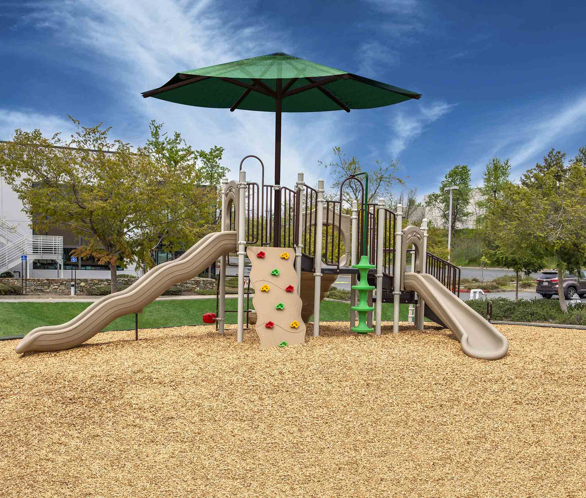 Ultra-Play-Slide-Mountain-w-Shade-Outside